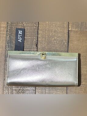 Apt. 9 women’s metallic gold clutch wallet, NWT